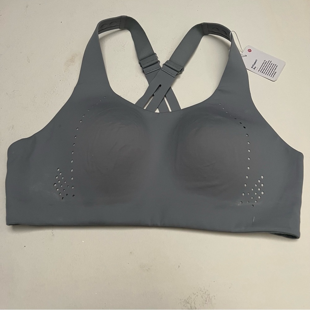 Lululemon air support bra NWOT.